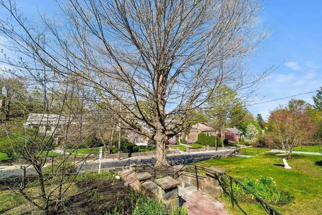 292 Pond St, Boston, MA 02130