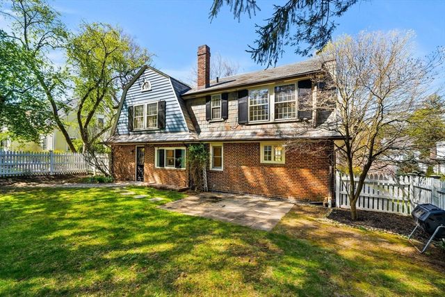 292 Pond St, Boston, MA 02130