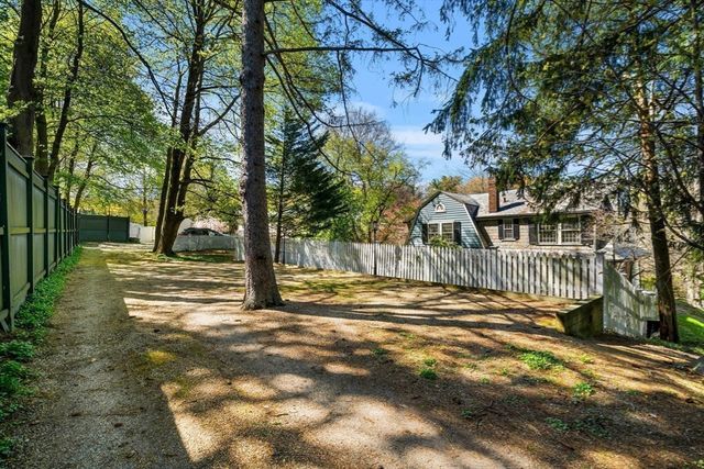 292 Pond St, Boston, MA 02130