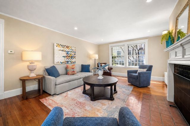 292 Pond St, Boston, MA 02130