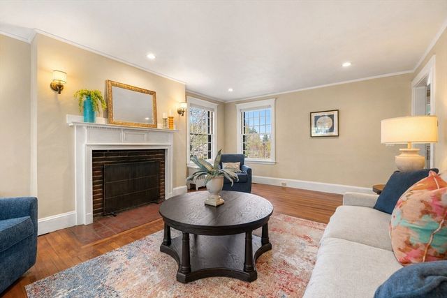 292 Pond St, Boston, MA 02130