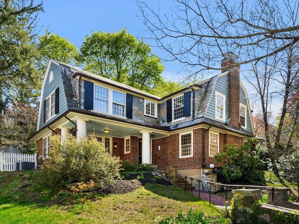 292 Pond St, Boston, MA 02130