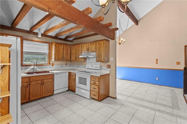 8075 Colony Lane, Lenexa, KS 66215