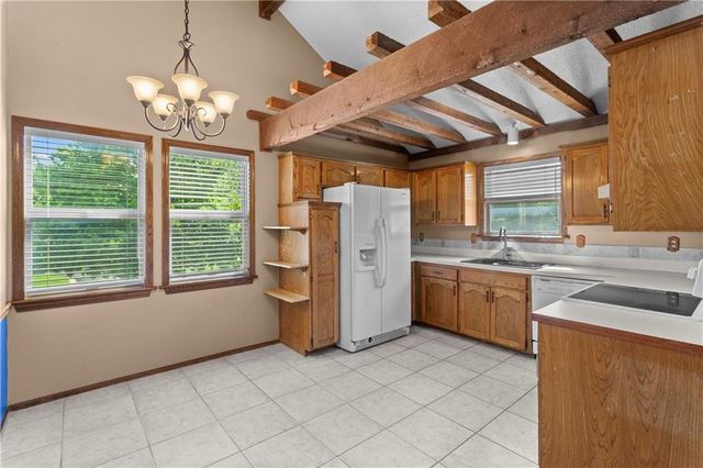 8075 Colony Lane, Lenexa, KS 66215
