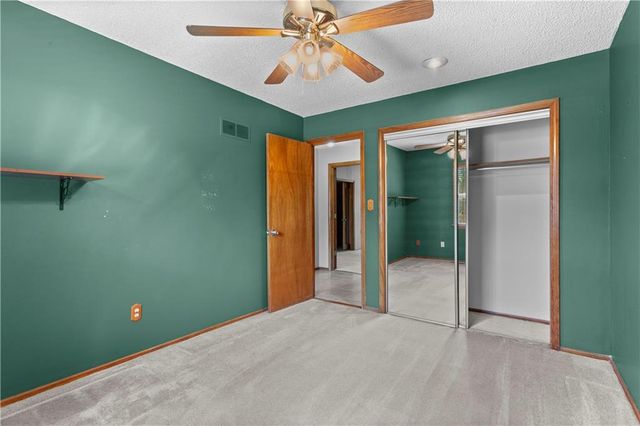 8075 Colony Lane, Lenexa, KS 66215