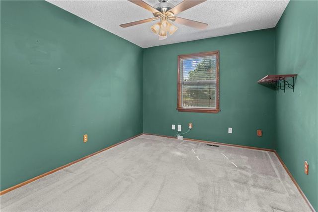 8075 Colony Lane, Lenexa, KS 66215