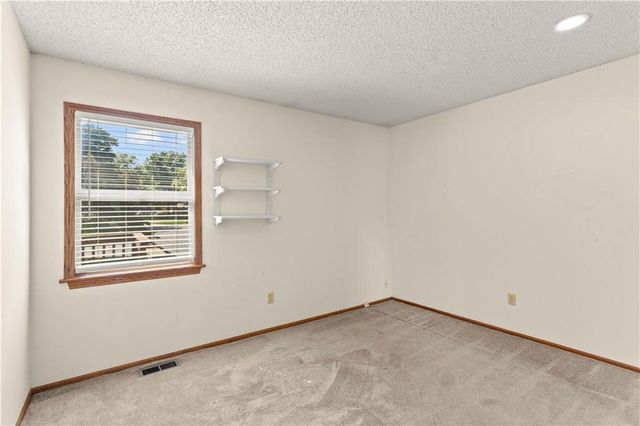 8075 Colony Lane, Lenexa, KS 66215