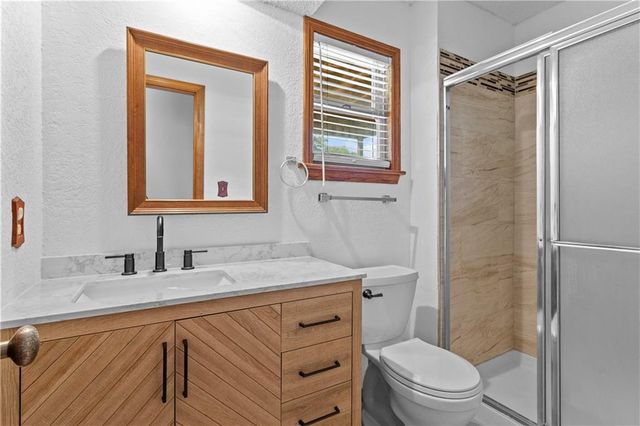 8075 Colony Lane, Lenexa, KS 66215