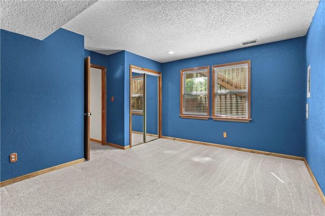 8075 Colony Lane, Lenexa, KS 66215