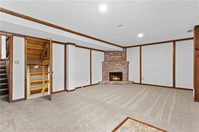 8075 Colony Lane, Lenexa, KS 66215