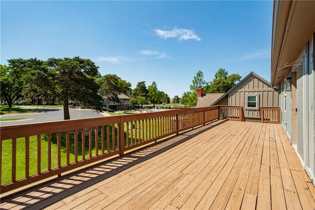 8075 Colony Lane, Lenexa, KS 66215