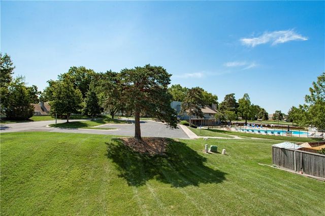 8075 Colony Lane, Lenexa, KS 66215