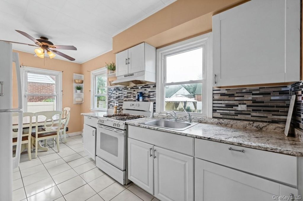 684 Newton Avenue, Uniondale, NY 11553 — photo 4