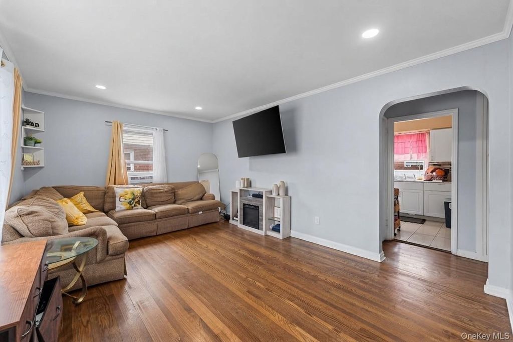 684 Newton Avenue, Uniondale, NY 11553 — photo 5