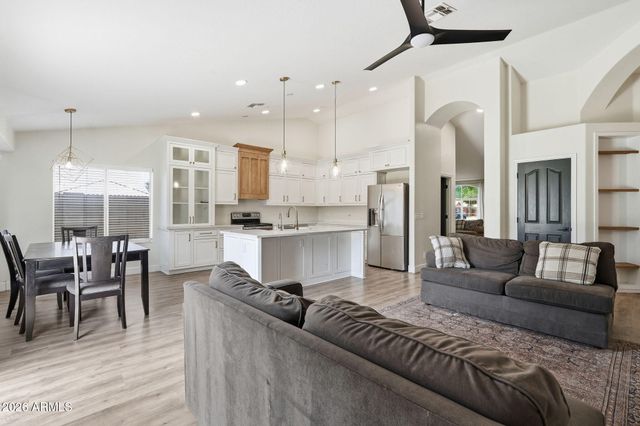 937 S SAN JOAQUIN Court, Gilbert, AZ 85296