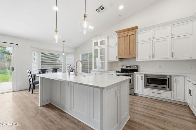 937 S SAN JOAQUIN Court, Gilbert, AZ 85296