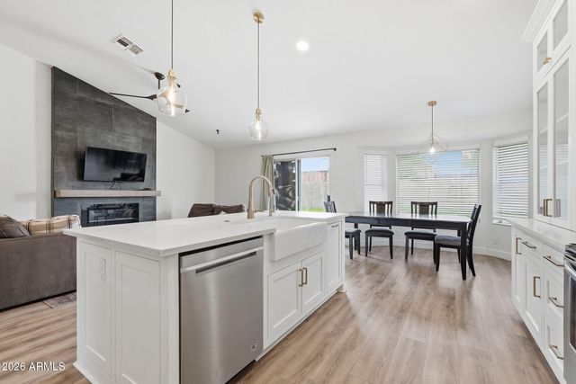 937 S SAN JOAQUIN Court, Gilbert, AZ 85296