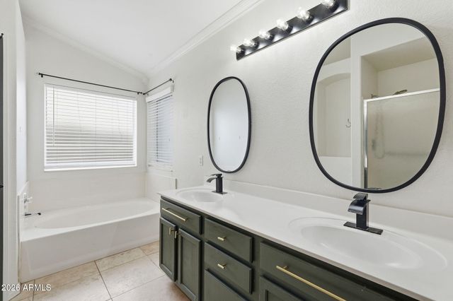 937 S SAN JOAQUIN Court, Gilbert, AZ 85296