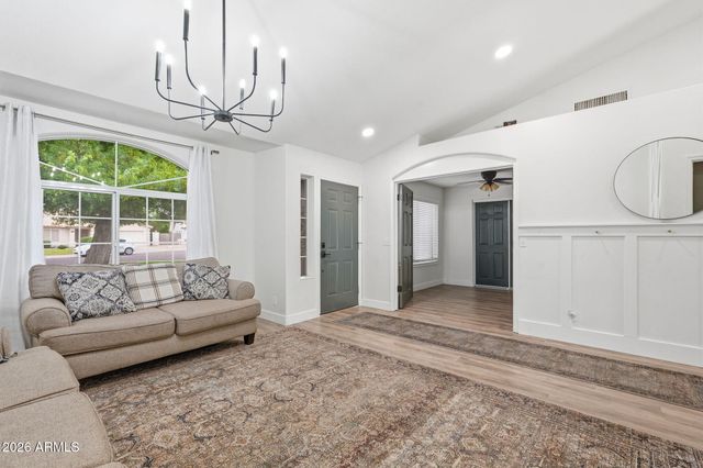 937 S SAN JOAQUIN Court, Gilbert, AZ 85296