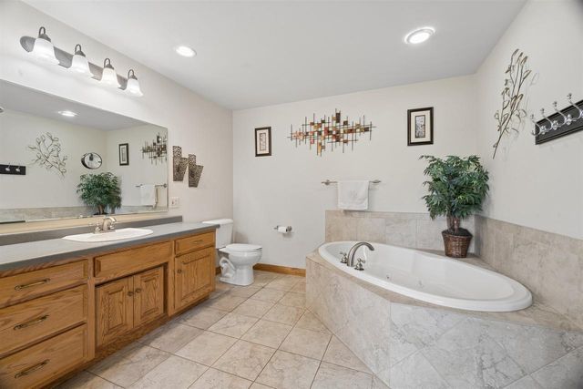 2117 DEER HAVEN ROAD, Greenleaf, WI 54126