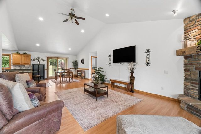2117 DEER HAVEN ROAD, Greenleaf, WI 54126