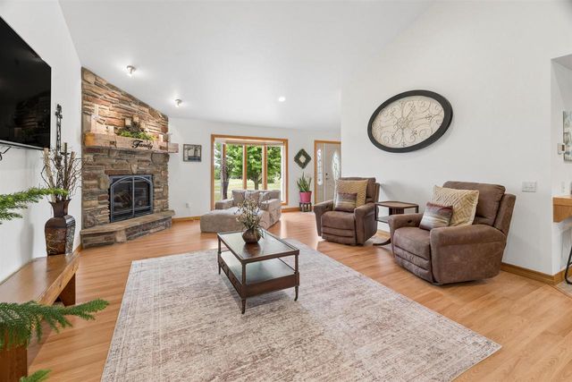 2117 DEER HAVEN ROAD, Greenleaf, WI 54126