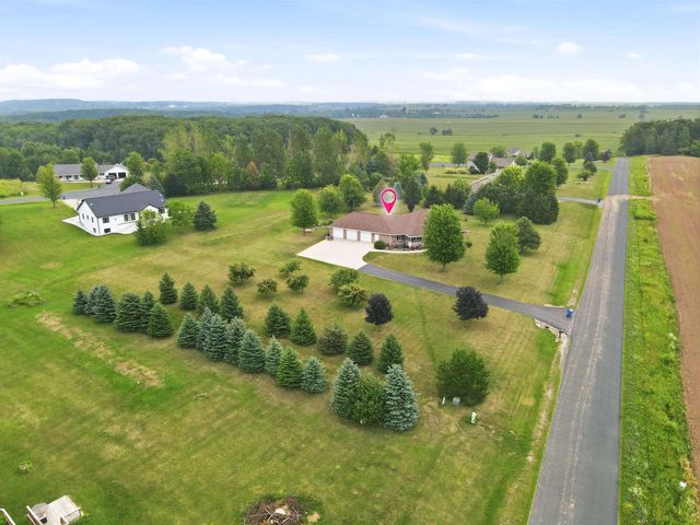 2117 DEER HAVEN ROAD, Greenleaf, WI 54126