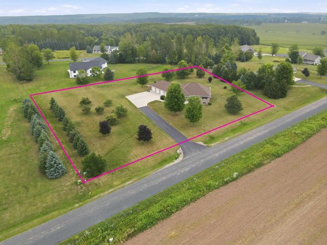 2117 DEER HAVEN ROAD, Greenleaf, WI 54126