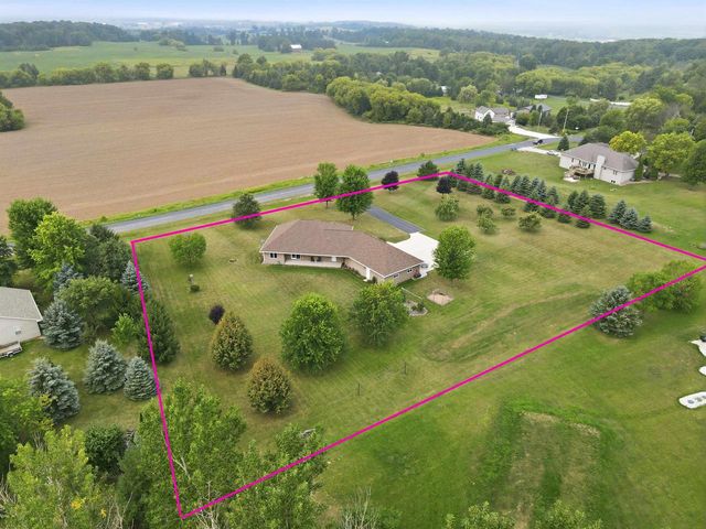 2117 DEER HAVEN ROAD, Greenleaf, WI 54126