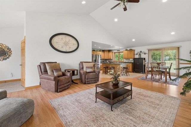 2117 DEER HAVEN ROAD, Greenleaf, WI 54126