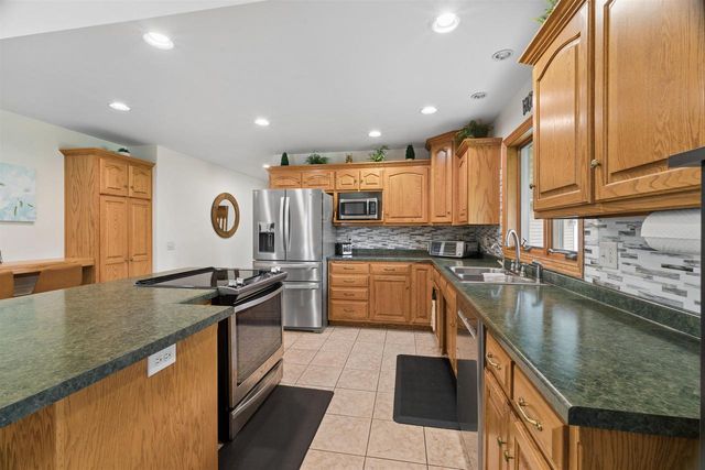2117 DEER HAVEN ROAD, Greenleaf, WI 54126