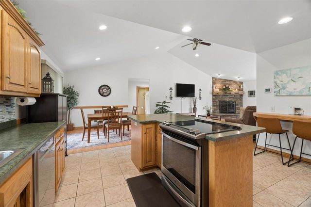 2117 DEER HAVEN ROAD, Greenleaf, WI 54126