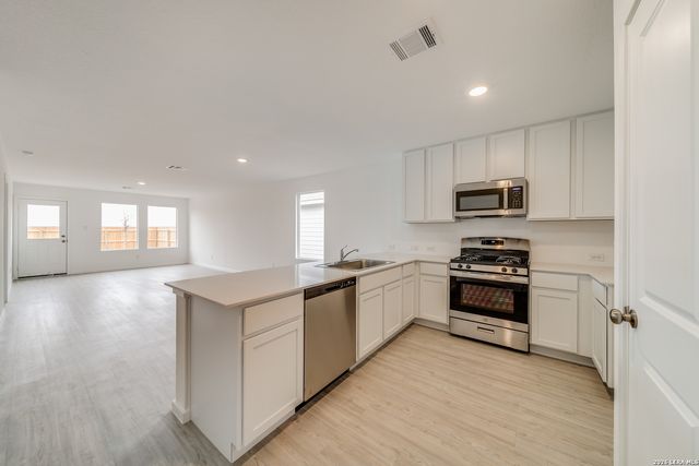 11621 Dog Rose, Converse, TX 78109