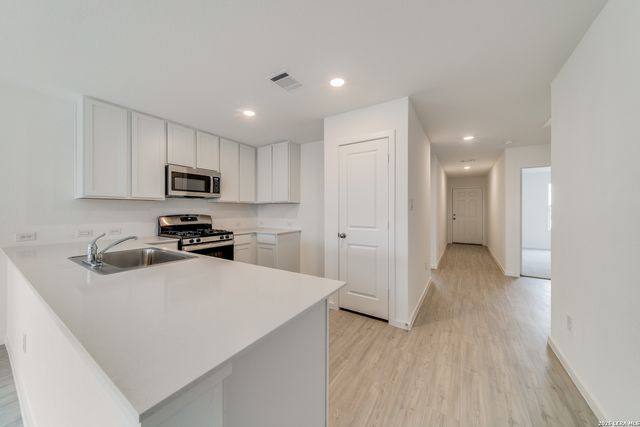 11621 Dog Rose, Converse, TX 78109