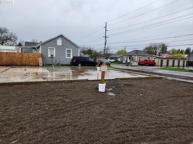 518 S BRIDGE St, Sheridan, OR 97378