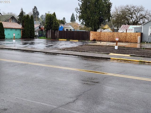 518 S BRIDGE St, Sheridan, OR 97378