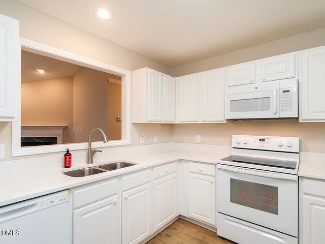 3027 Maple Avenue Apt J2, Burlington, NC 27215