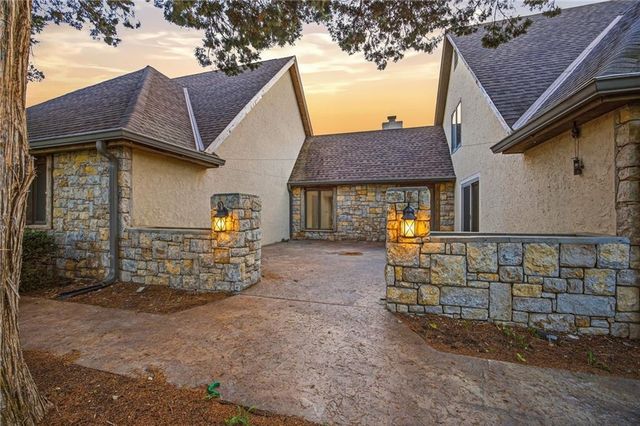 24960 Metcalf Road, Louisburg, KS 66053