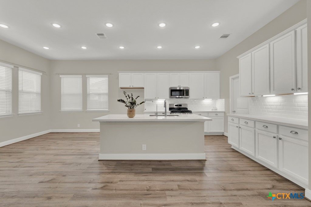 Image 11 of property listing at 2931 Aller, New Braunfels, TX 78130