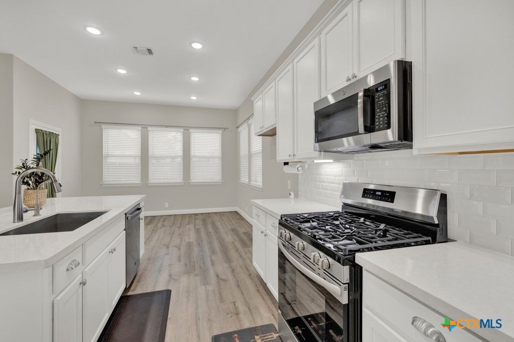 Image 15 of property listing at 2931 Aller, New Braunfels, TX 78130