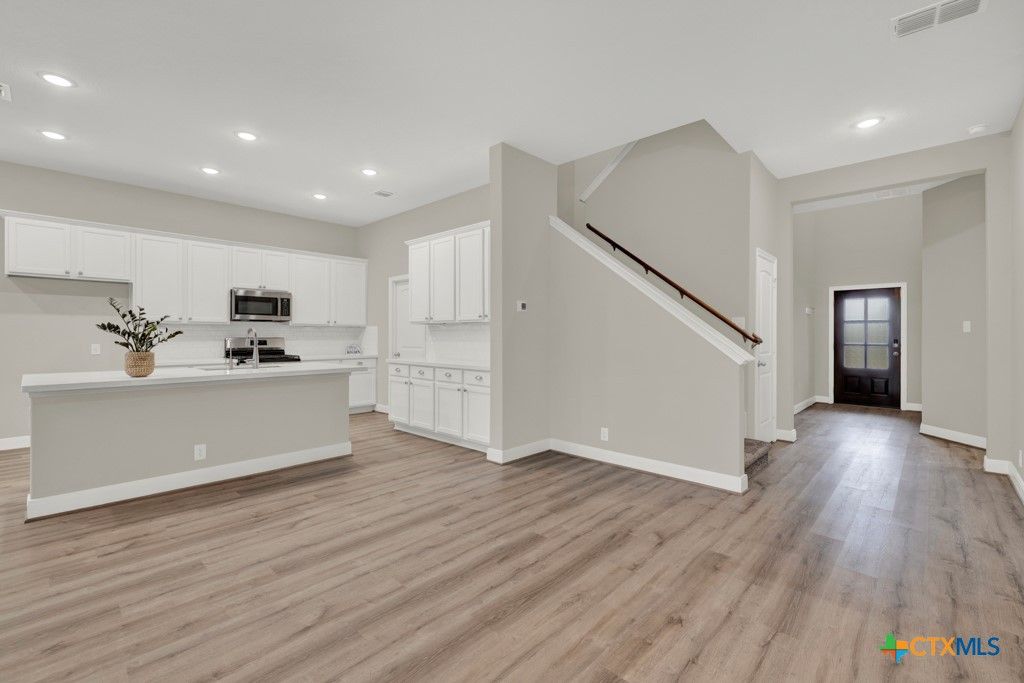 Image 5 of property listing at 2931 Aller, New Braunfels, TX 78130