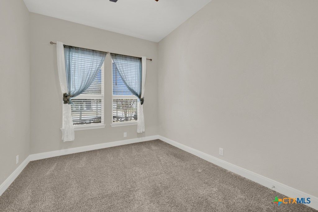 Image 6 of property listing at 2931 Aller, New Braunfels, TX 78130