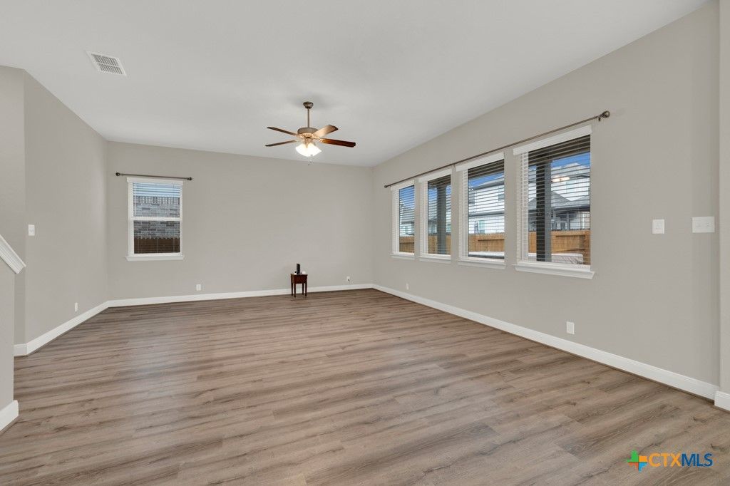 Image 9 of property listing at 2931 Aller, New Braunfels, TX 78130