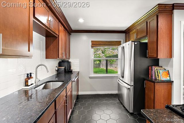 246 Massoit Street, Clawson, MI 48017
