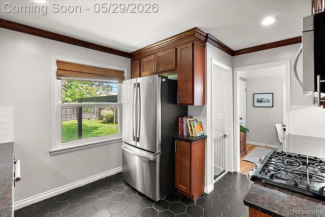 246 Massoit Street, Clawson, MI 48017