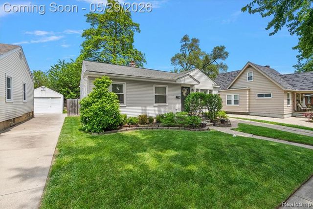 246 Massoit Street, Clawson, MI 48017