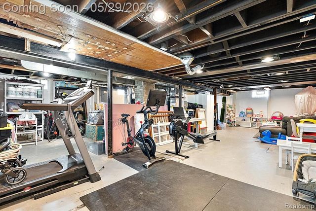246 Massoit Street, Clawson, MI 48017