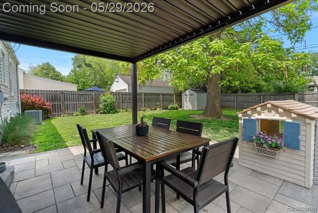 246 Massoit Street, Clawson, MI 48017