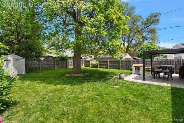 246 Massoit Street, Clawson, MI 48017