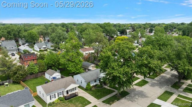 246 Massoit Street, Clawson, MI 48017